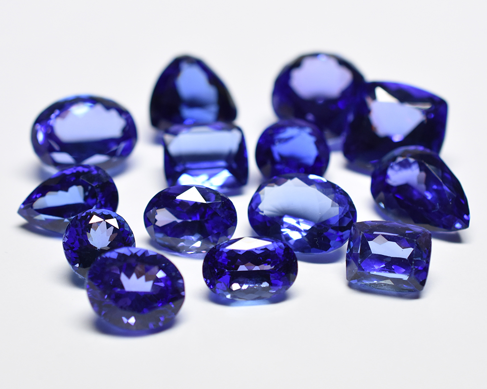 December Birthstone Guide for Retailers – Tanzanite, Zircon & Turquoise 1 BLOG December pictures113025 0000 AdobeStock 320876523