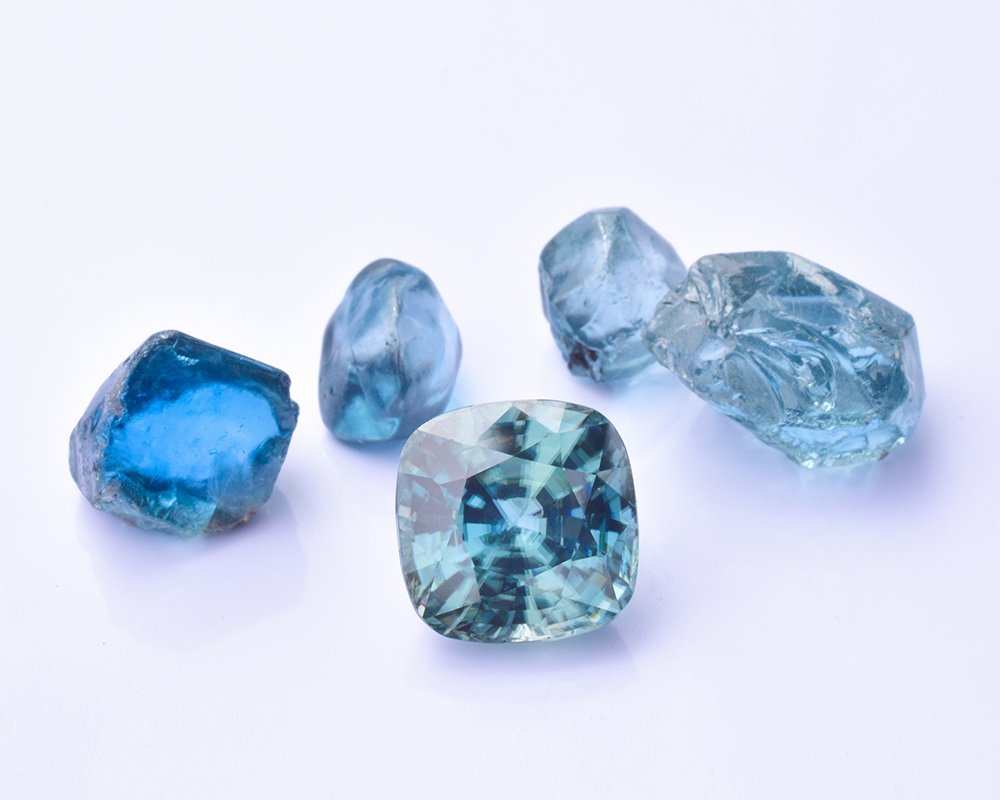 December Birthstone Guide for Retailers – Tanzanite, Zircon & Turquoise 4 BLOG December pictures113025 0003 AdobeStock 288877922