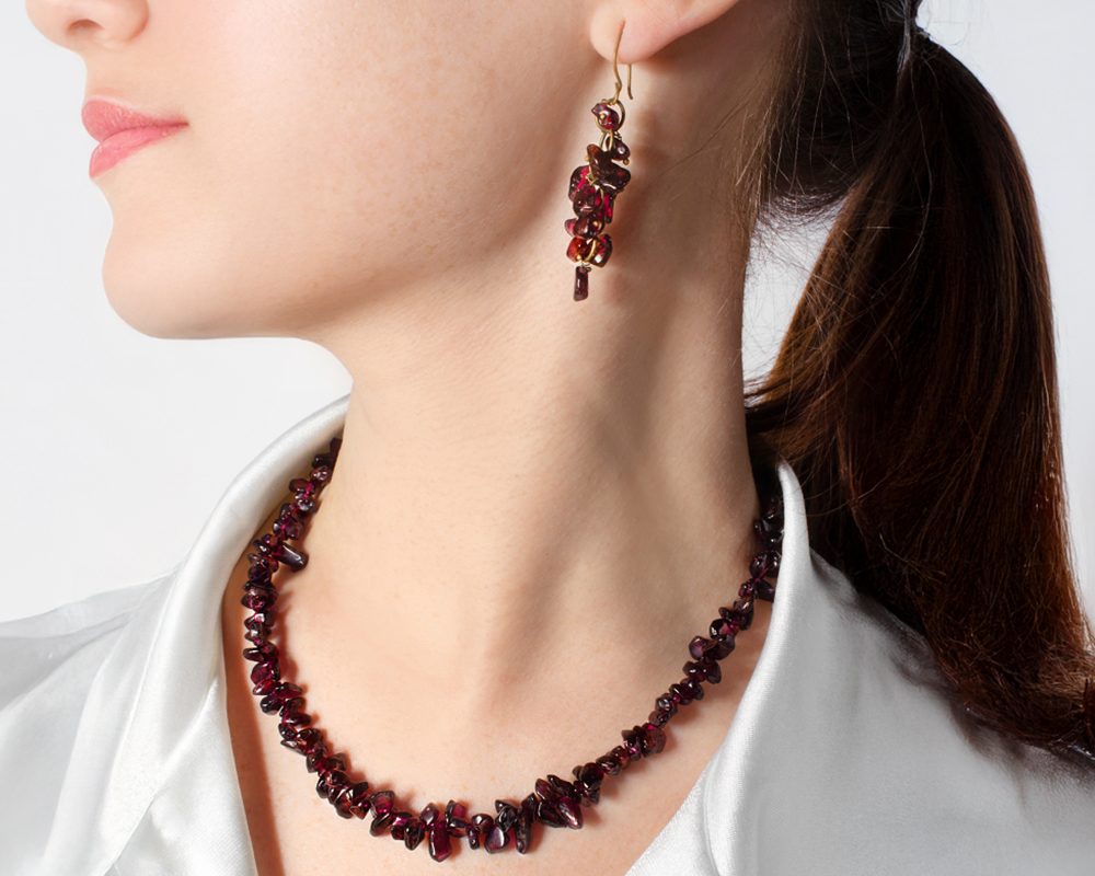 January Birthstone Guide for Retailers – Garnet 3 Garnet gemstones necklace on a model image