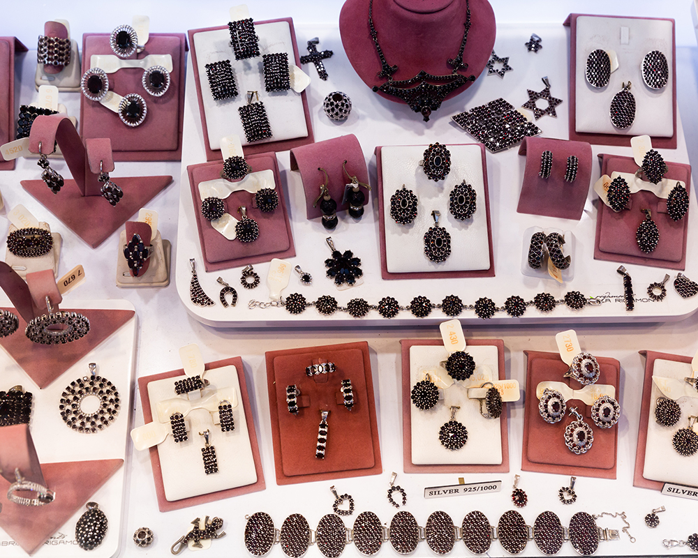 January Birthstone Guide for Retailers – Garnet 4 Retailer’s showcase of Czech garnet gemstones image