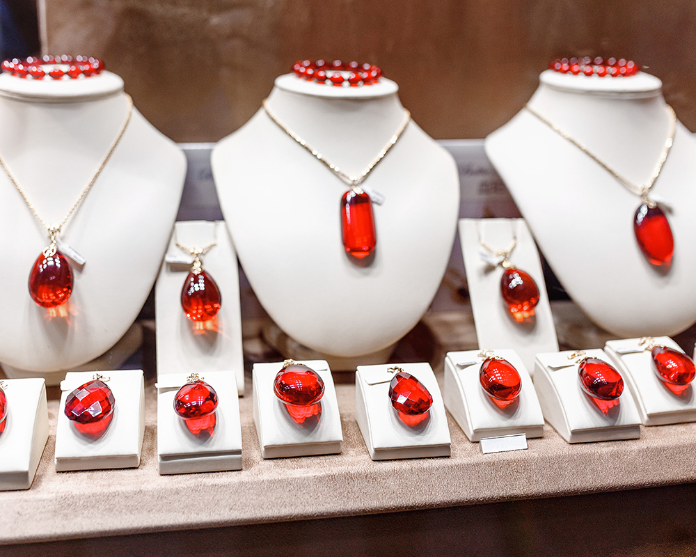 January Birthstone Guide for Retailers – Garnet 6 Jewelry store display of orange-red garnet gemstones image