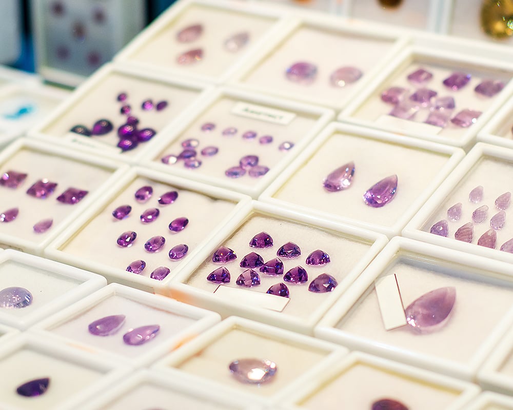 February Birthstone Guide for Retailers – Amethyst 4 Jewelry store’s display of different colored amethyst gems image