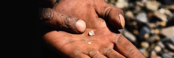 hand-with-diamonds
